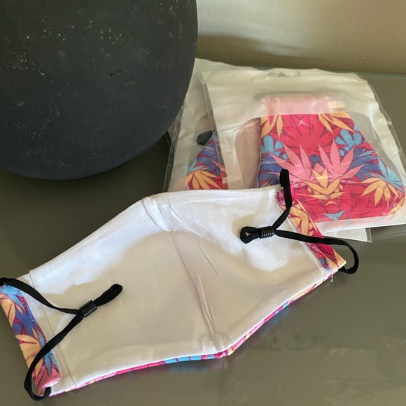 🆑 Pink Leaves 🍁 Print Face Mask - Picture 6 of 11